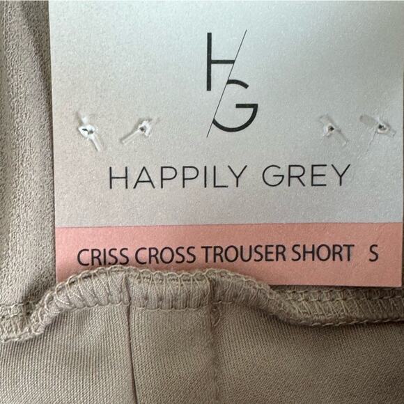 Happily Grey NWT Criss Cross Beige Trouser Short Size S - Picture 6 of 6